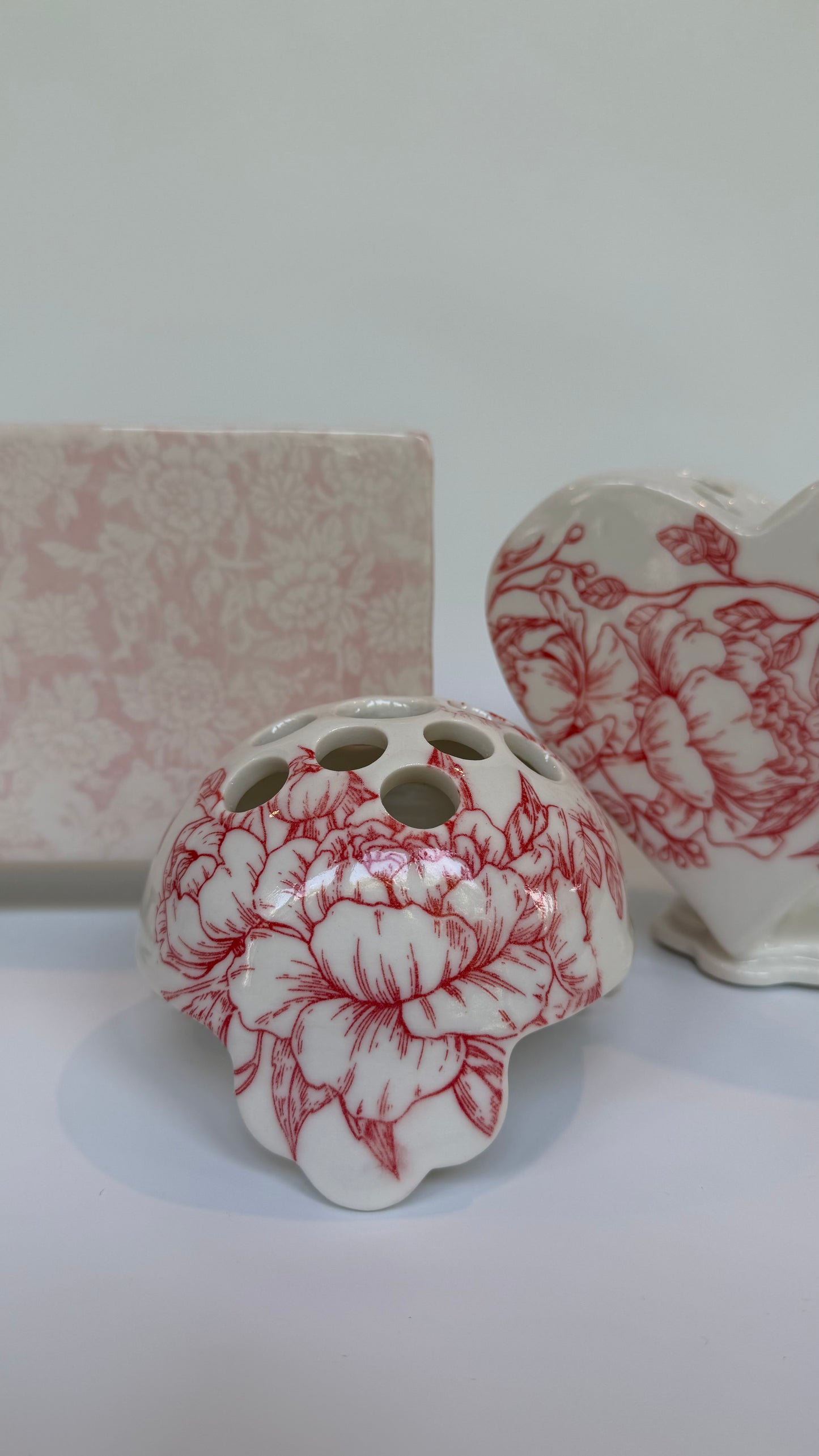 Red Rose Flower Frog