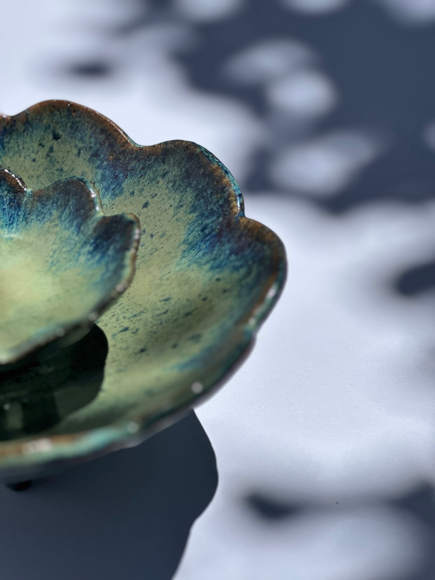 Flower bowl with Little Legs, Large