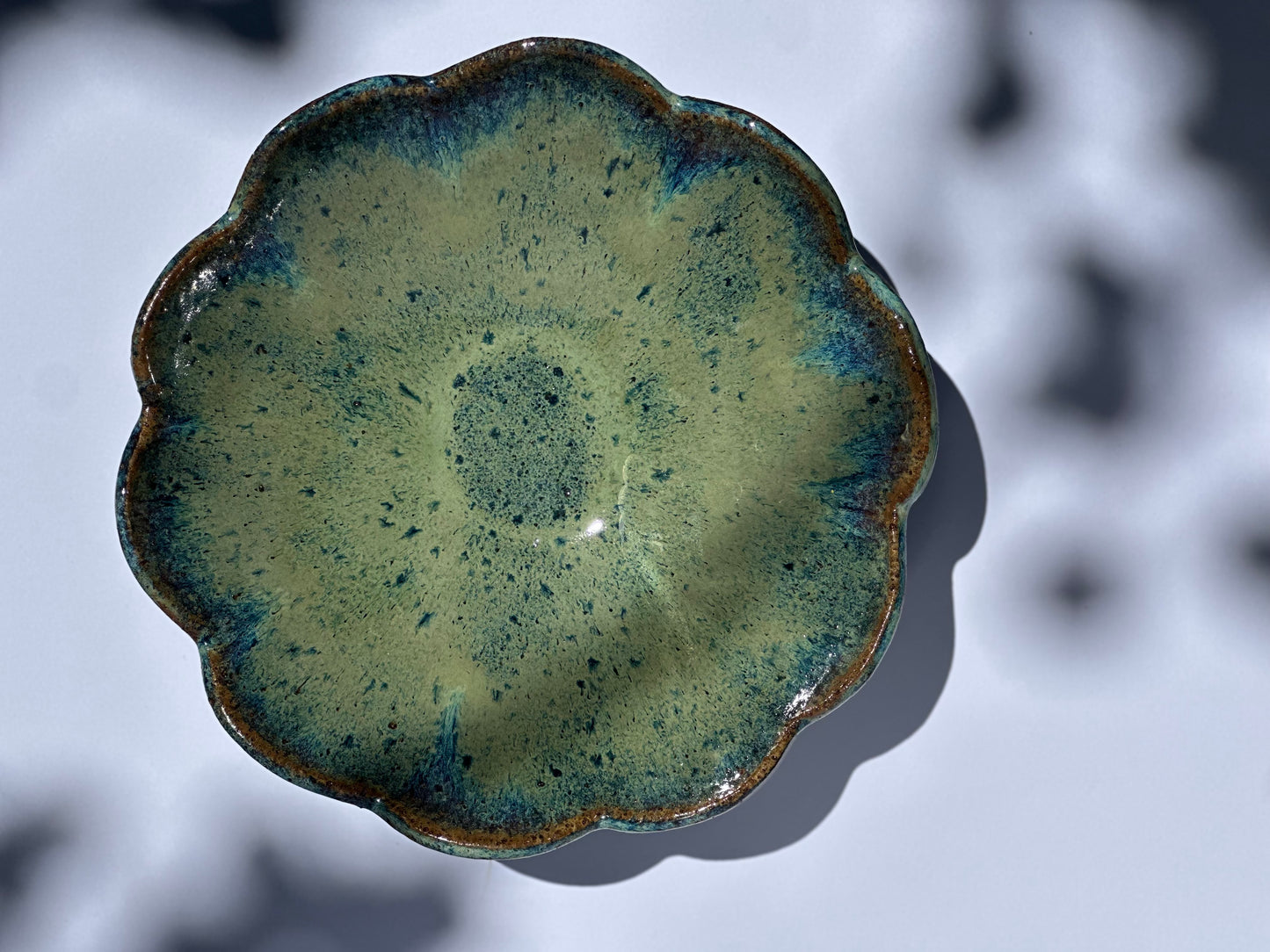 Flower bowl with Little Legs, Large